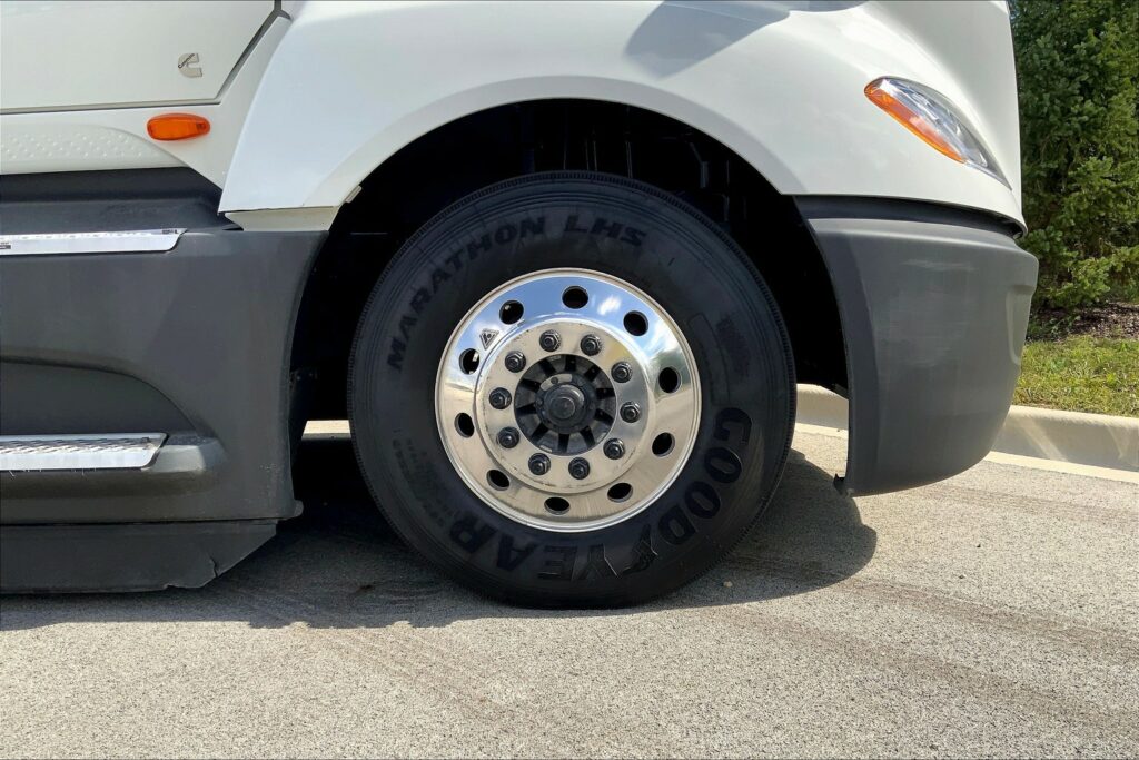 2022 CUM LT625 6×4 Sleeper