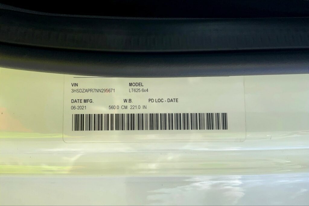 2022 CUM LT625 6×4 Sleeper