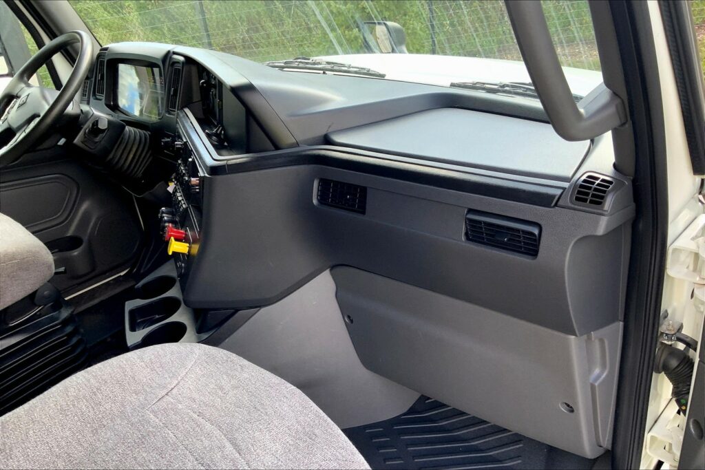 2022 CUM LT625 6×4 Sleeper