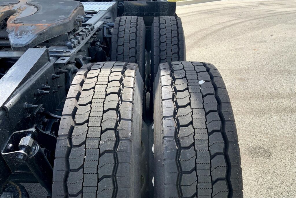 2022 CUM LT625 6×4 Sleeper