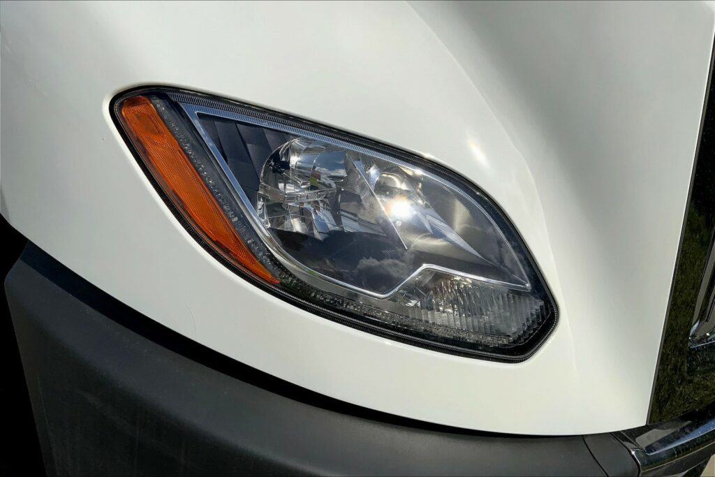 2022 CUM LT625 6×4 Sleeper