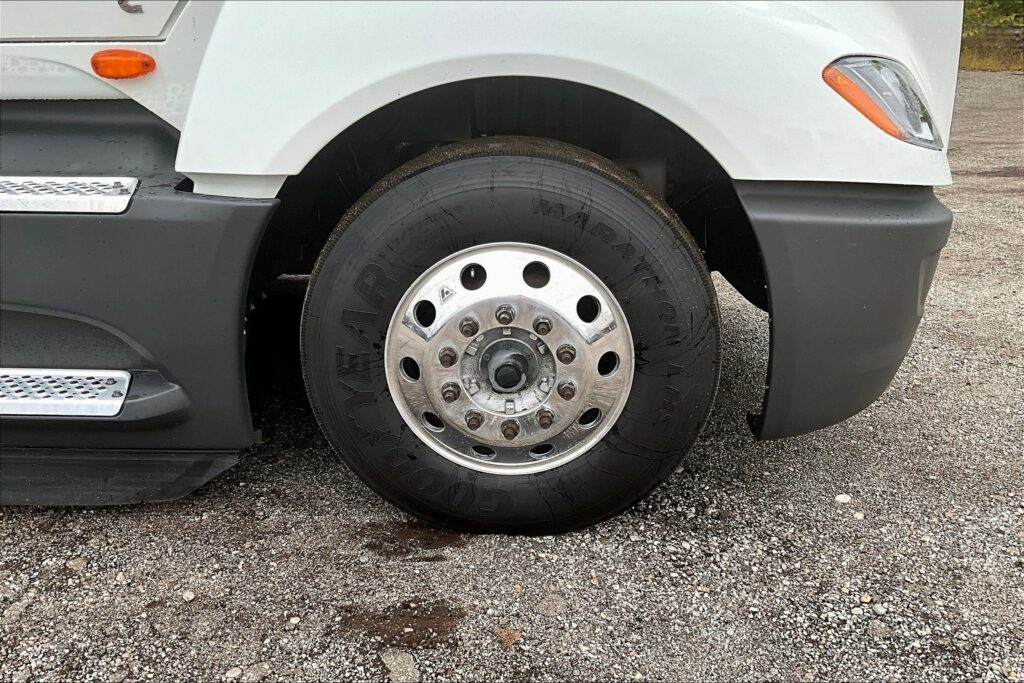 2022 CUM LT625 6×4 Sleeper