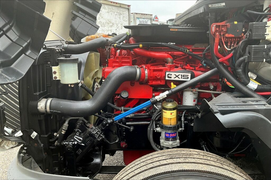 2022 CUM LT625 6×4 Sleeper