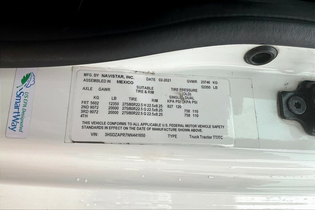 2022 CUM LT625 6×4 Sleeper