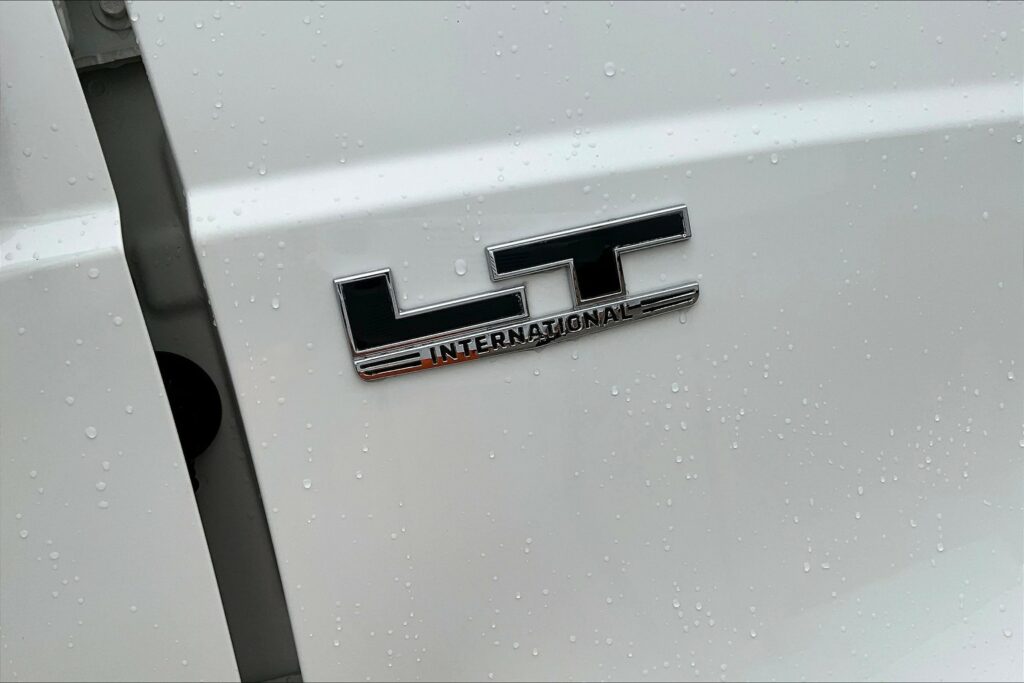 2022 CUM LT625 6×4 Sleeper