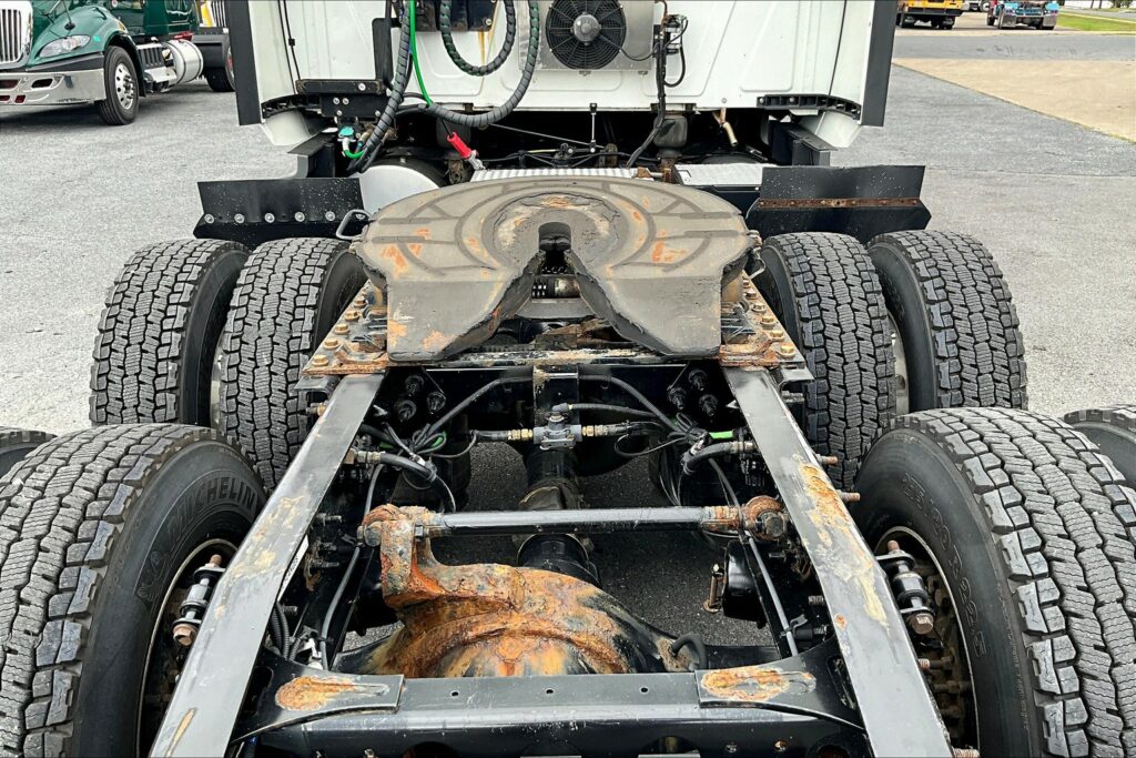 2021 CUM LT625 6×4 Sleeper