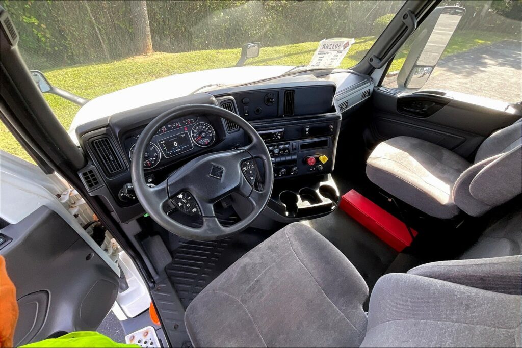 2021 CUM LT625 6×4 Day Cab