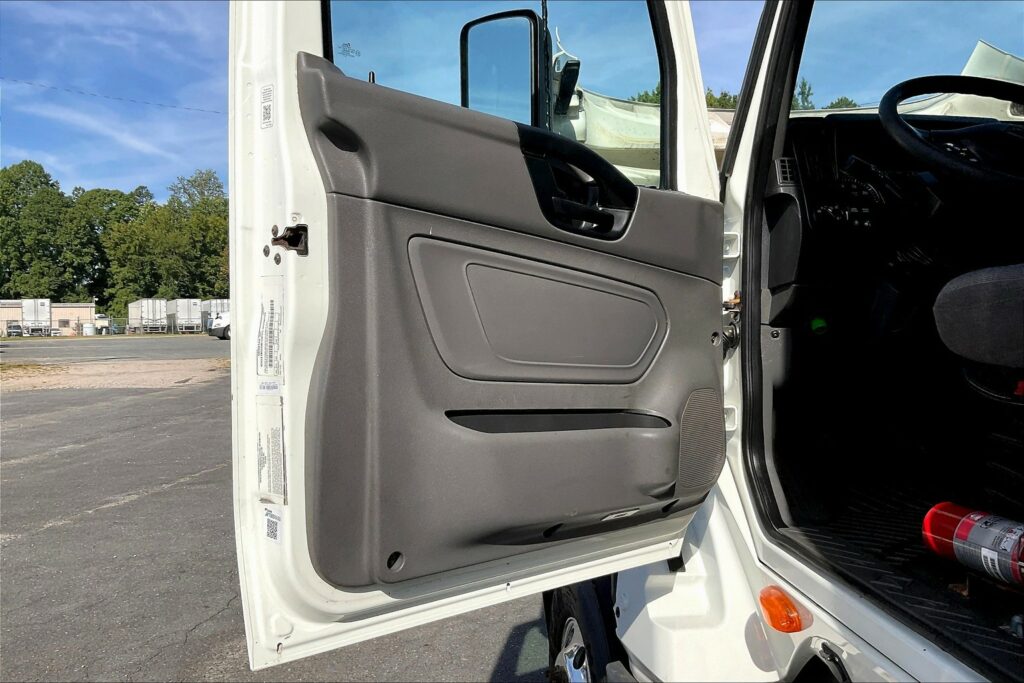 2021 CUM LT625 6×4 Day Cab