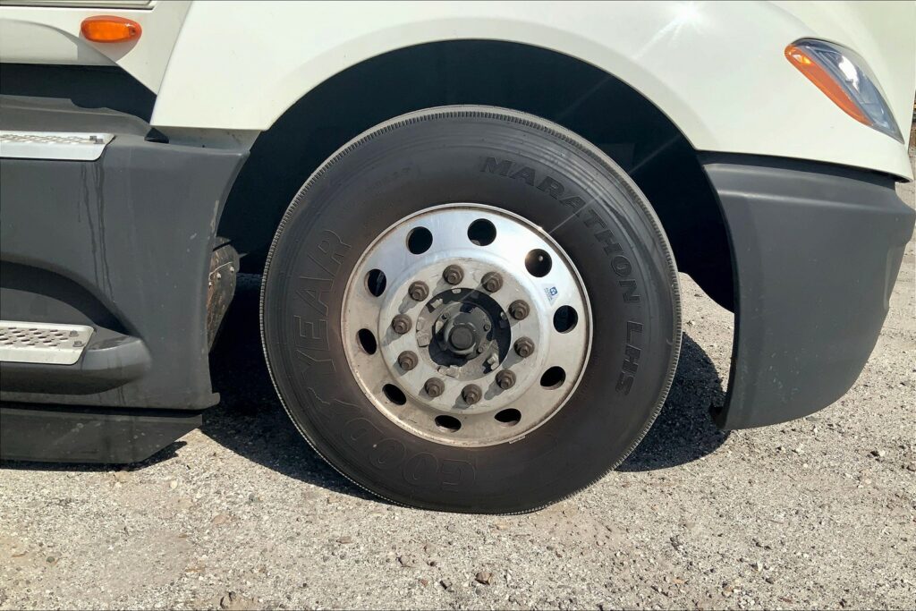 2022 CUM LT625 6×4 Sleeper