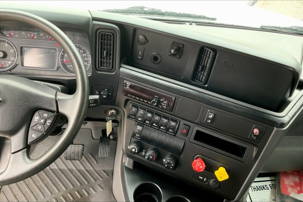 2020 CUM LT625 6×4 Day Cab