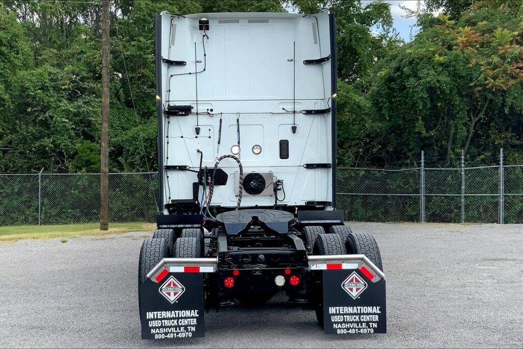 2021 CUM LT625 6×4 Sleeper