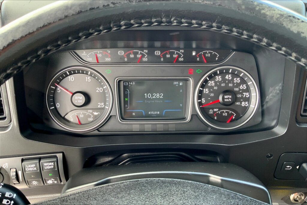 2021 CUM LT625 6×4 Sleeper