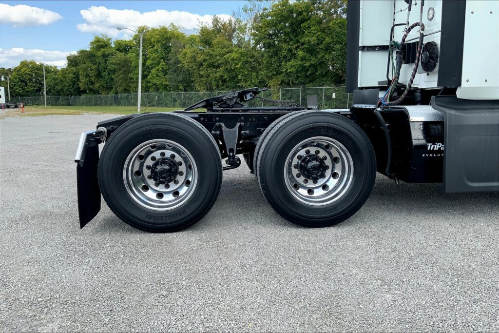 2021 CUM LT625 6×4 Sleeper