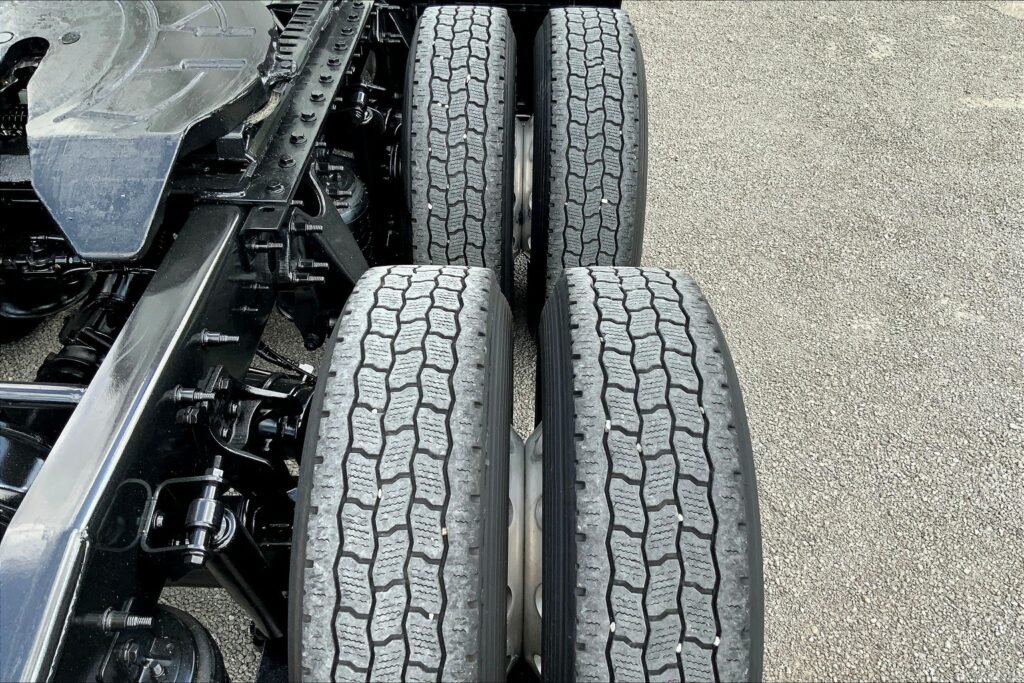 2021 CUM LT625 6×4 Sleeper