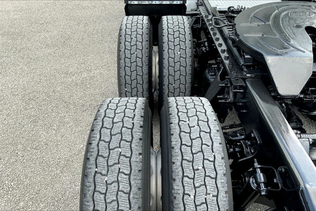 2021 CUM LT625 6×4 Sleeper