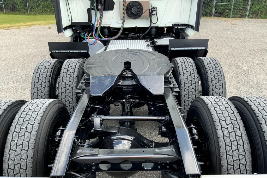 2021 CUM LT625 6×4 Sleeper