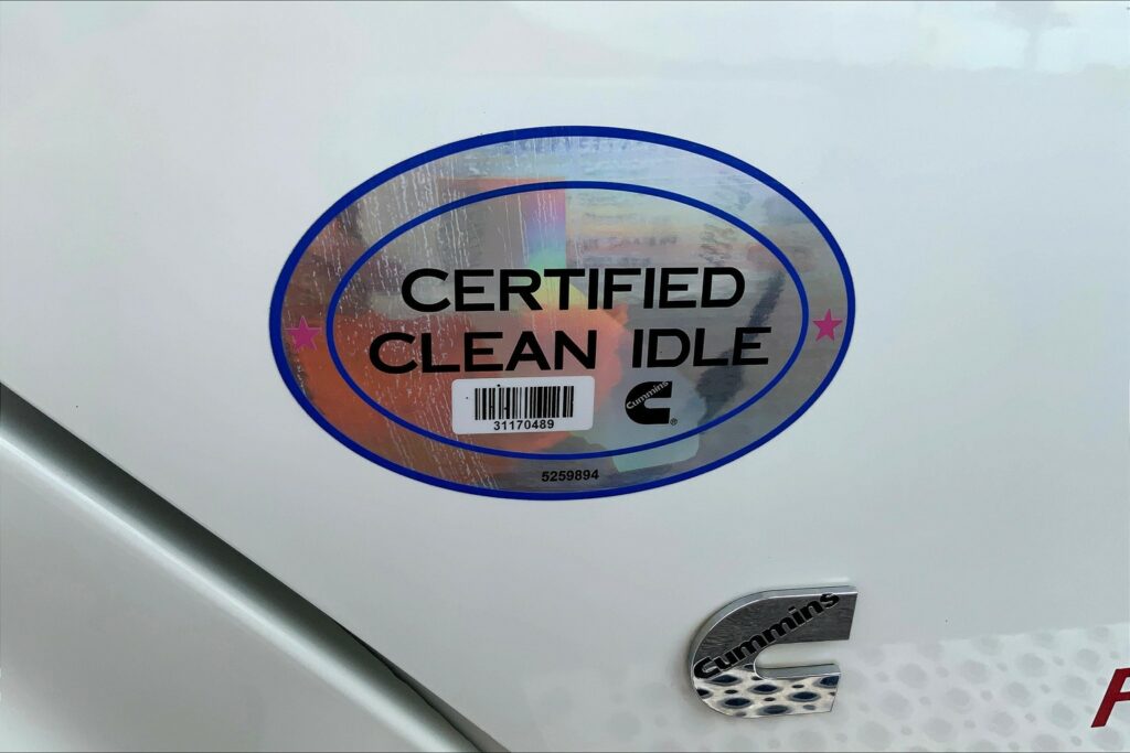 2021 CUM LT625 6×4 Sleeper