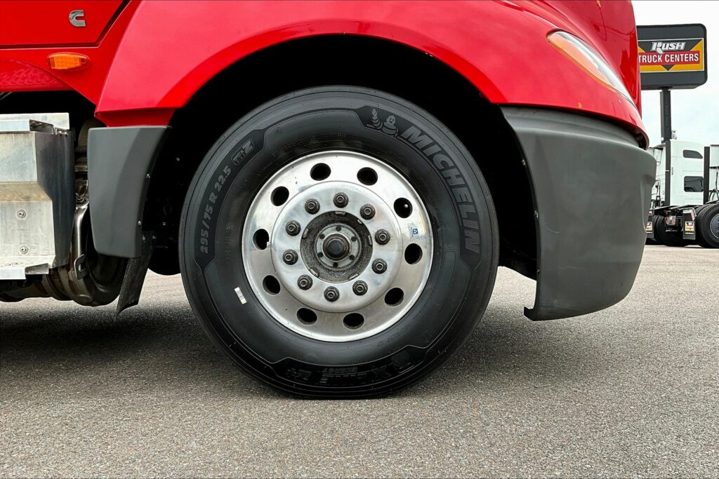 2021 CUM LT625 6×4 Sleeper