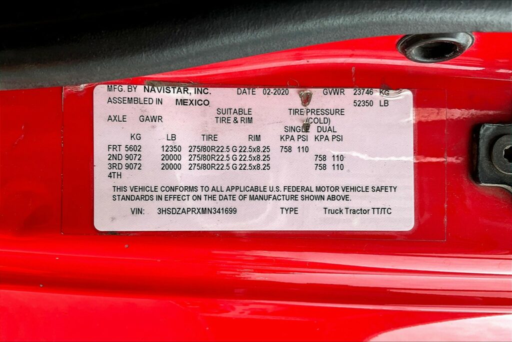 2021 CUM LT625 6×4 Sleeper