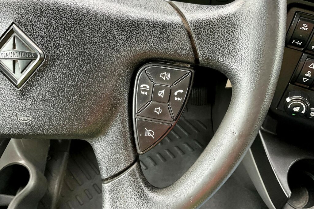 2021 CUM LT625 6×4 Sleeper