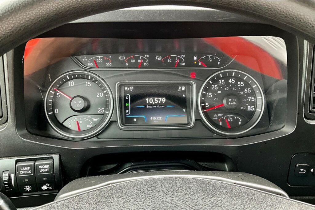 2021 CUM LT625 6×4 Sleeper