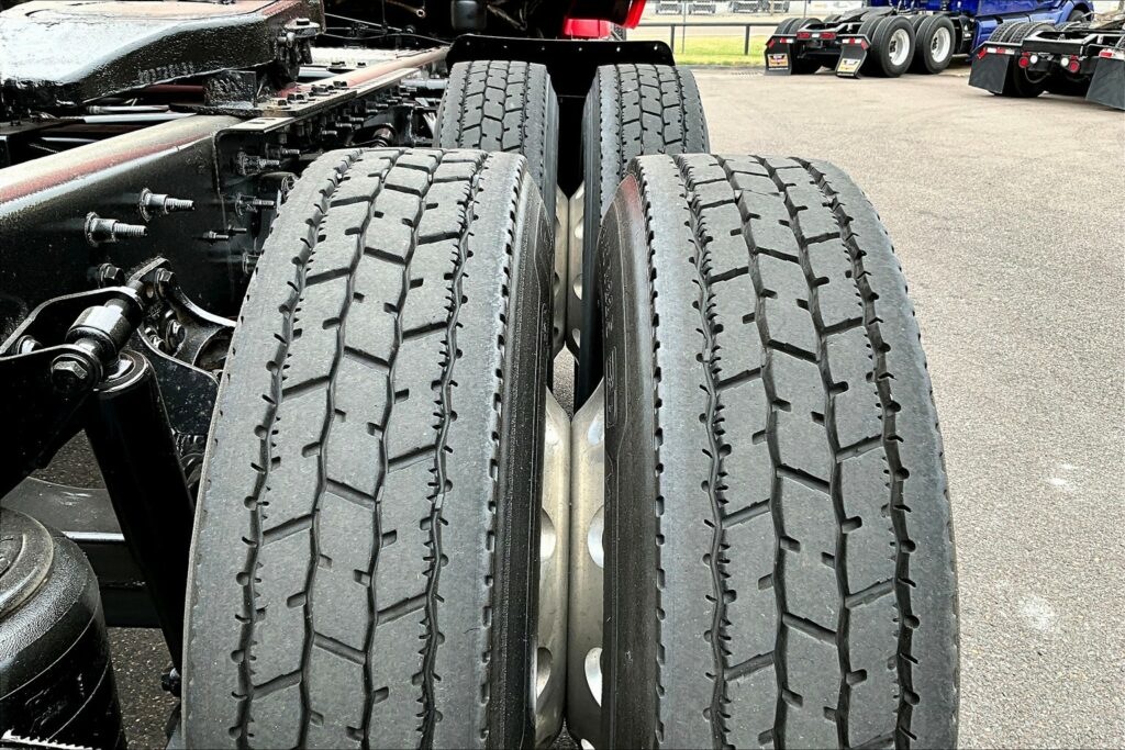 2021 CUM LT625 6×4 Sleeper