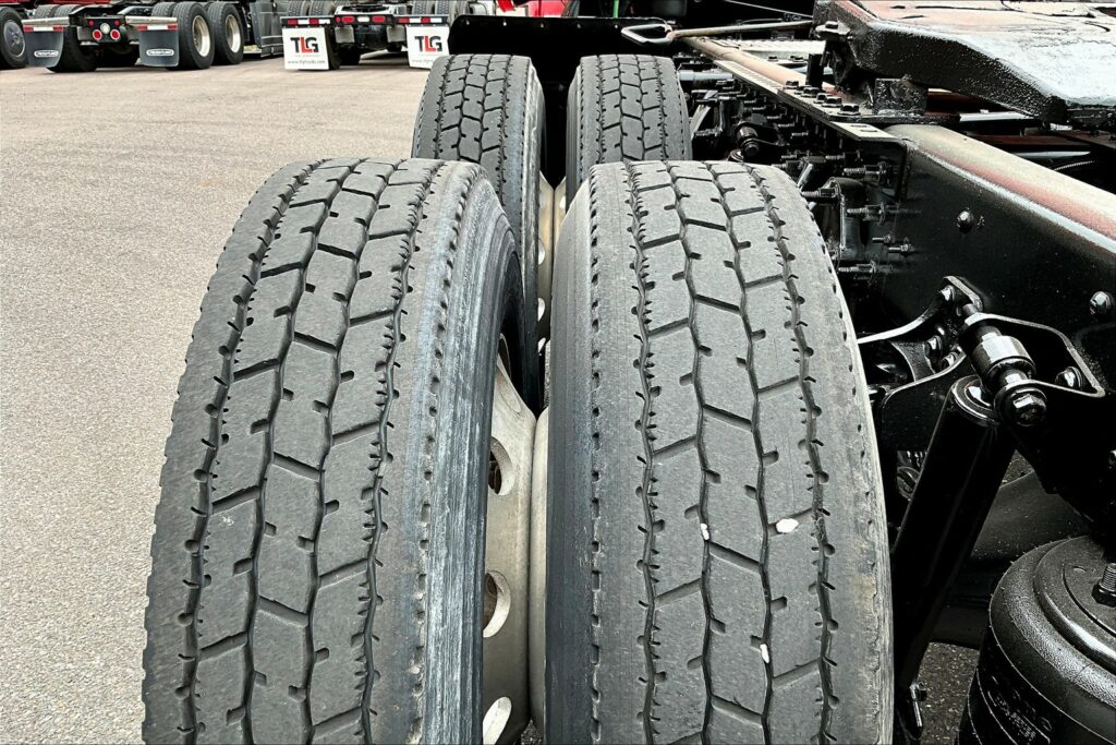 2021 CUM LT625 6×4 Sleeper