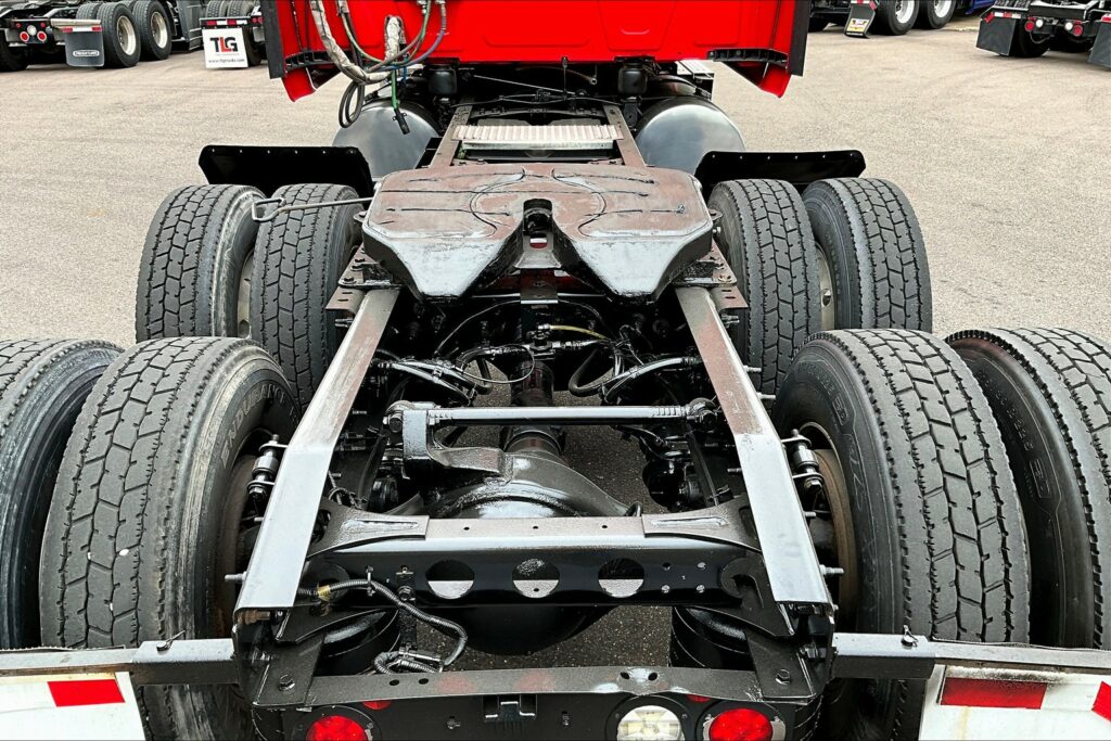 2021 CUM LT625 6×4 Sleeper