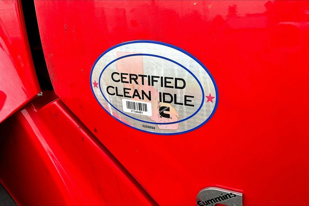 2021 CUM LT625 6×4 Sleeper