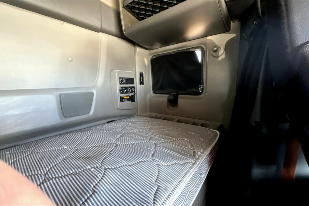 2021 INT LT625 6×4 Sleeper