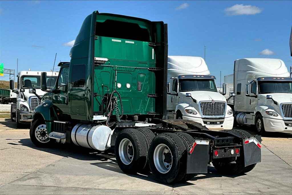 2021 INT LT625 6×4 Sleeper