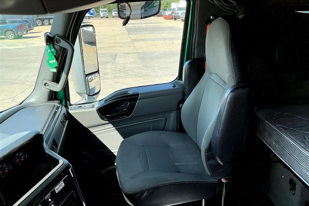 2021 INT LT625 6×4 Sleeper