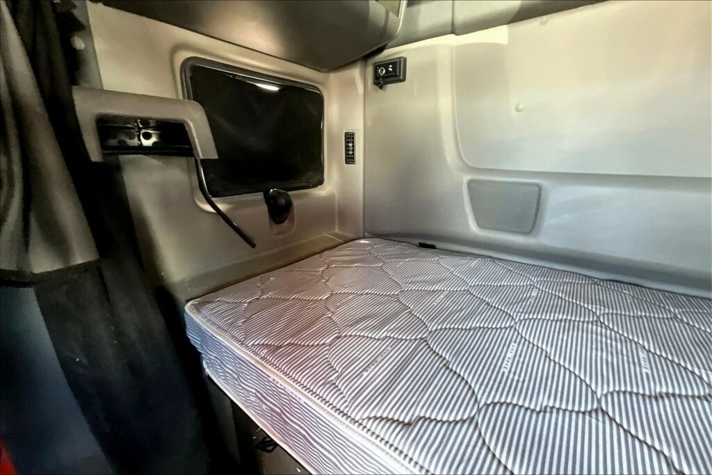 2021 INT LT625 6×4 Sleeper