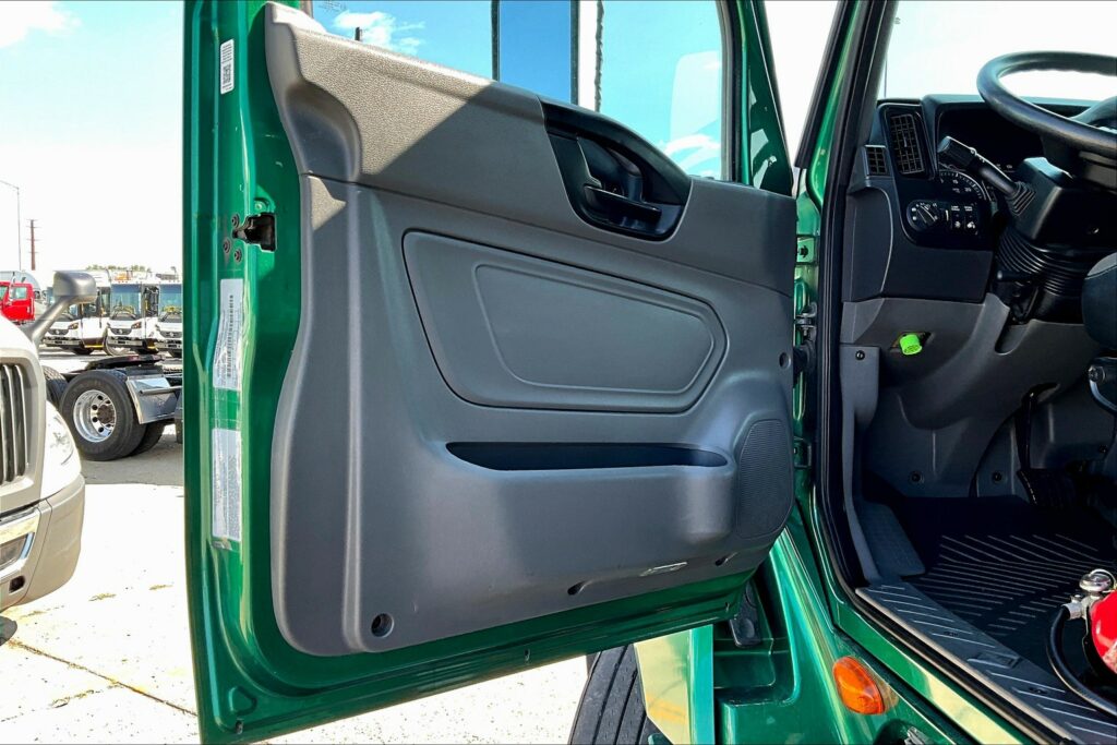 2021 INT LT625 6×4 Sleeper