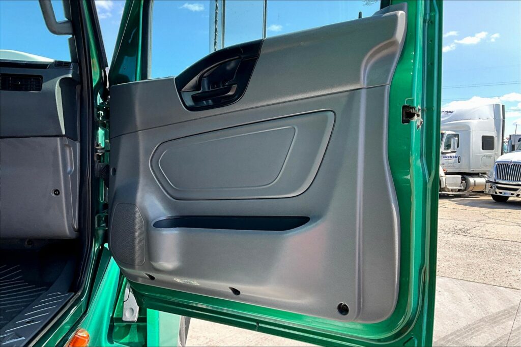 2021 INT LT625 6×4 Sleeper