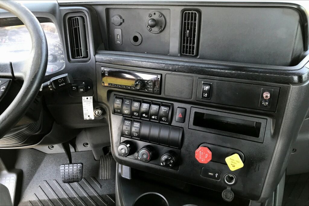 2021 INT LT625 6×4 Day Cab
