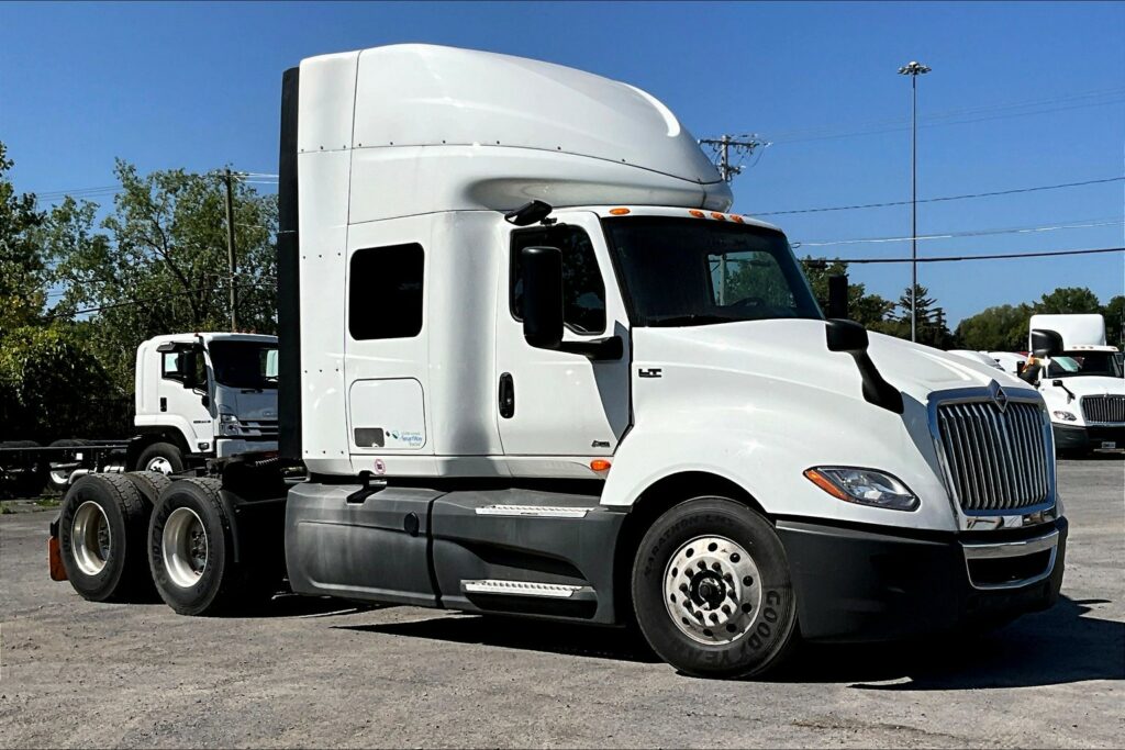 2022 INT LT625 6×4 Sleeper