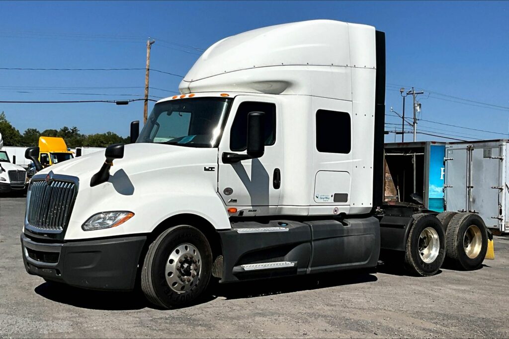 2022 INT LT625 6×4 Sleeper