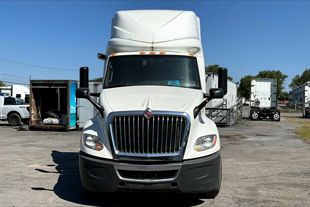 2022 INT LT625 6×4 Sleeper