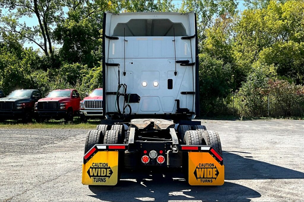 2022 INT LT625 6×4 Sleeper