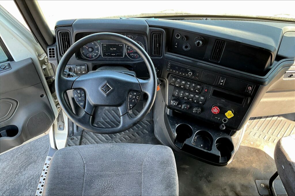 2022 INT LT625 6×4 Sleeper