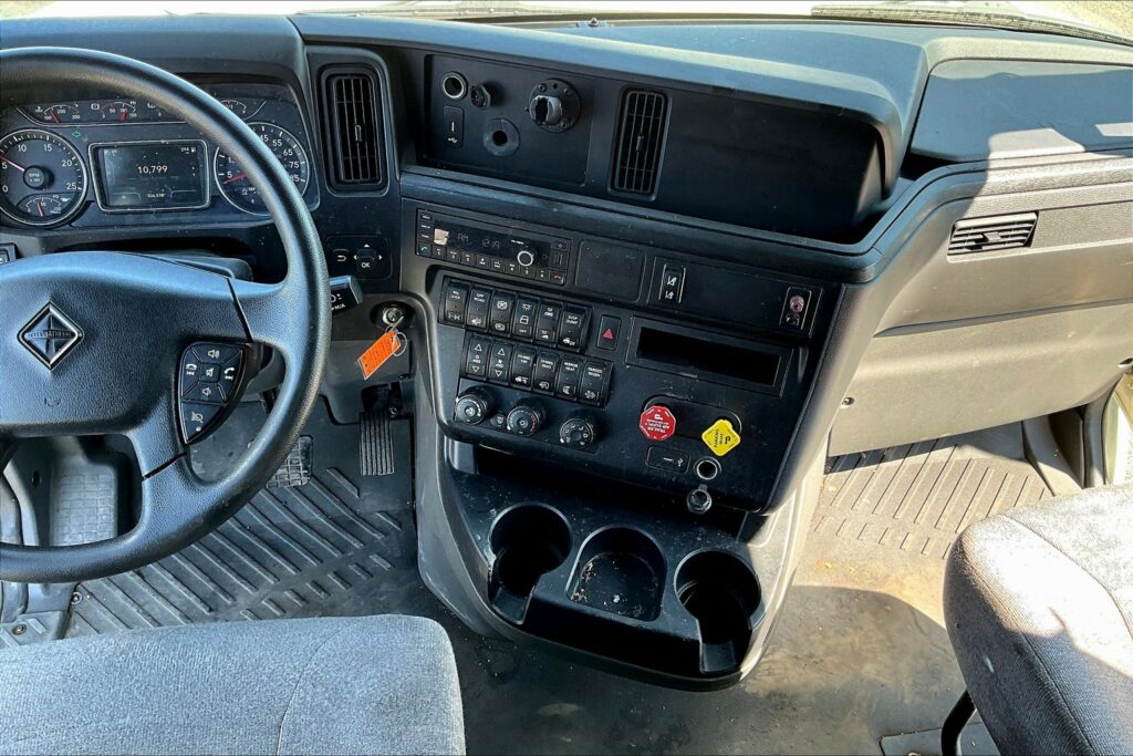 2022 INT LT625 6×4 Sleeper