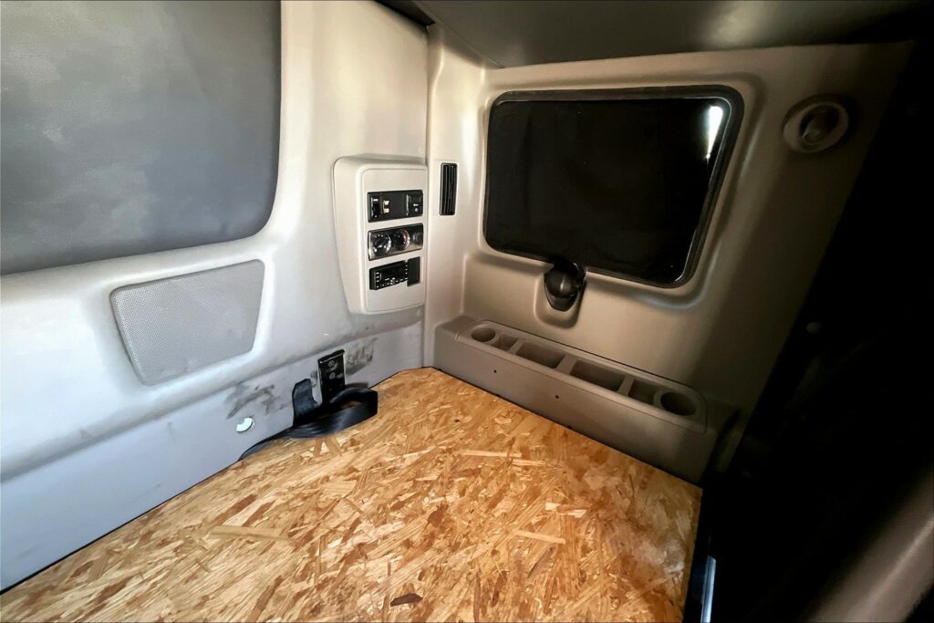 2022 INT LT625 6×4 Sleeper