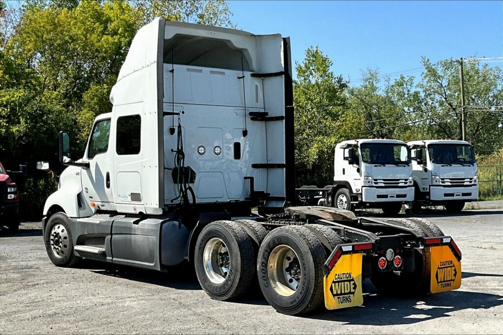 2022 INT LT625 6×4 Sleeper