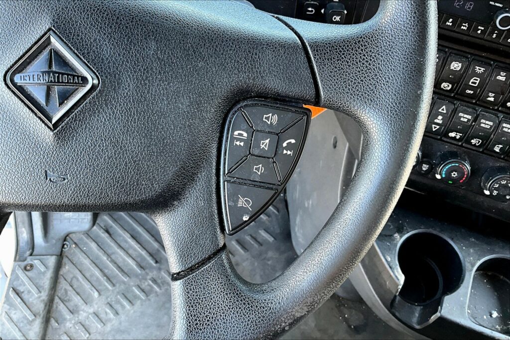 2022 INT LT625 6×4 Sleeper