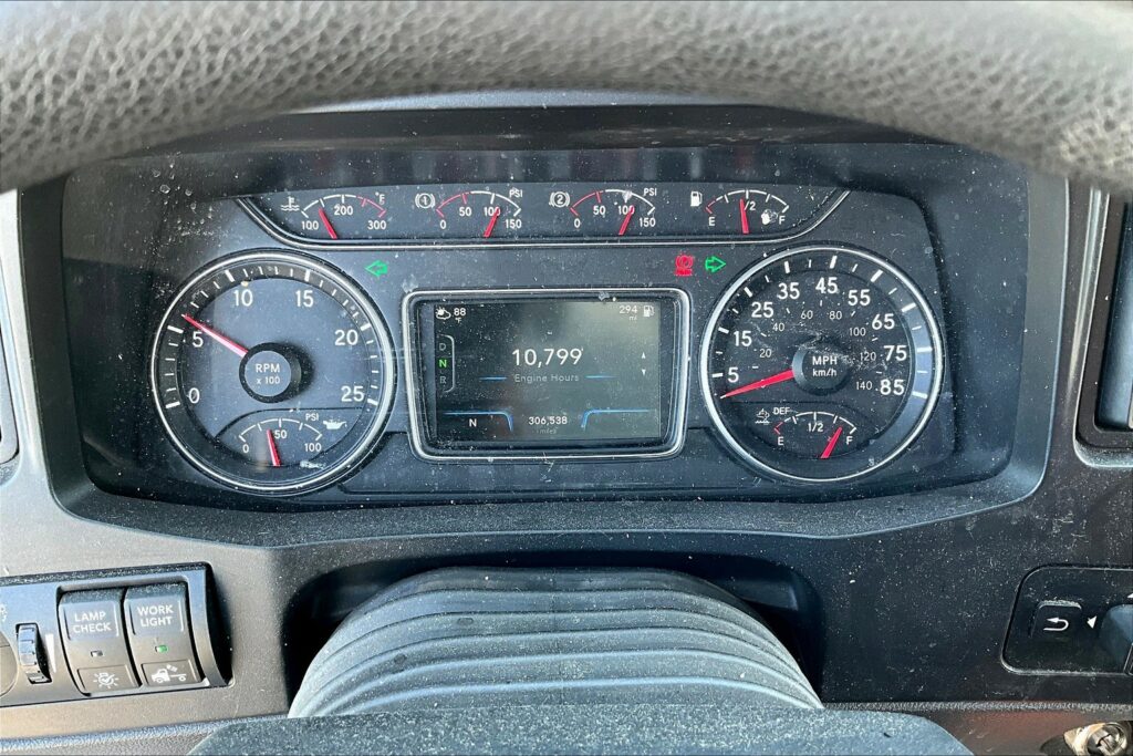 2022 INT LT625 6×4 Sleeper