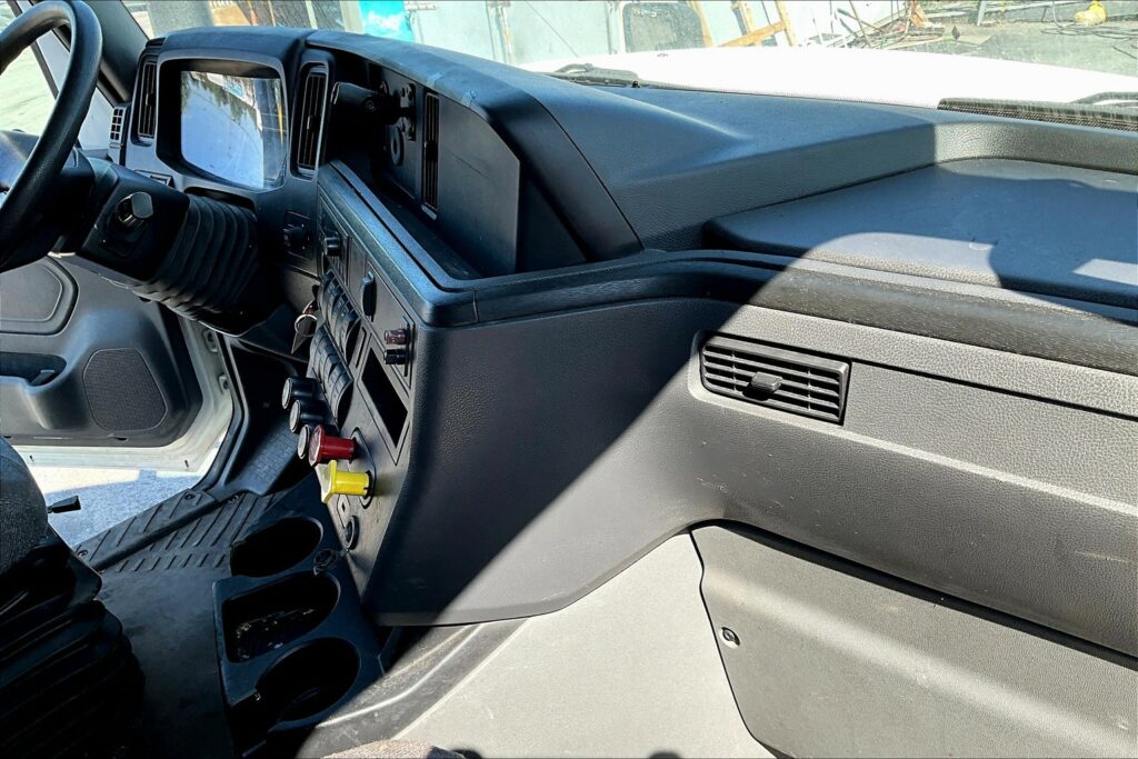 2022 INT LT625 6×4 Sleeper