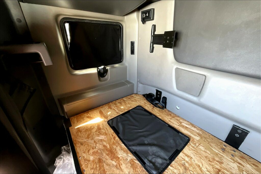 2022 INT LT625 6×4 Sleeper