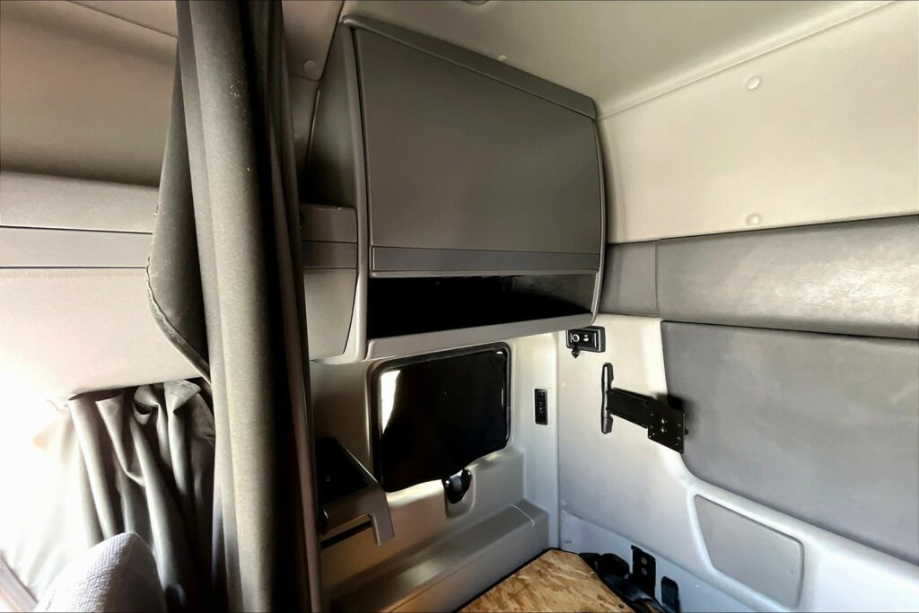 2022 INT LT625 6×4 Sleeper