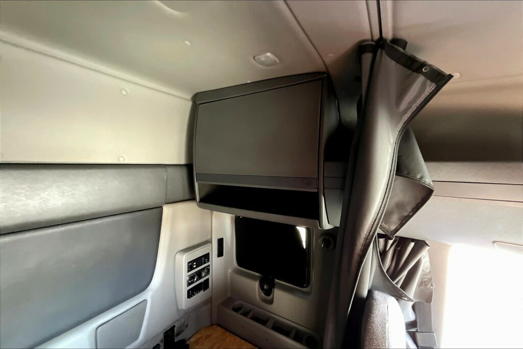 2022 INT LT625 6×4 Sleeper